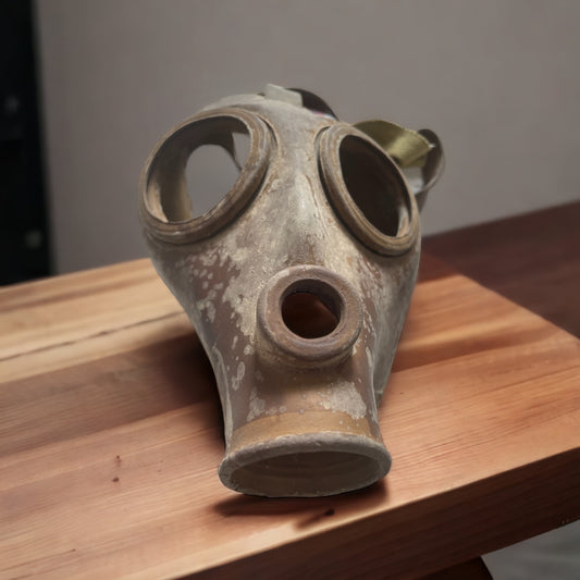 Rubber gas mask