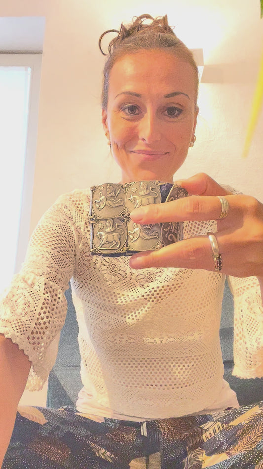 Polsiera cerimoniale con placche rappresentanti lo zodiaco, prima metà ‘900