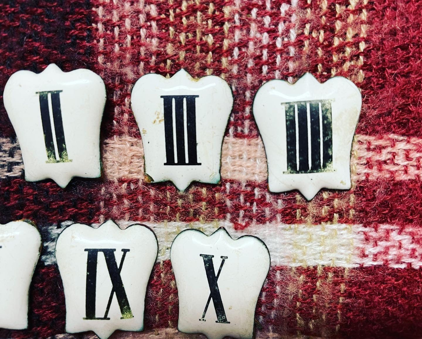 Roman numeral plates