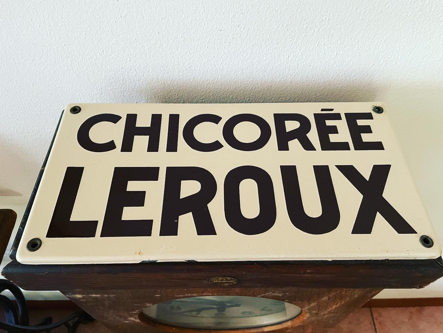 Leroux sign