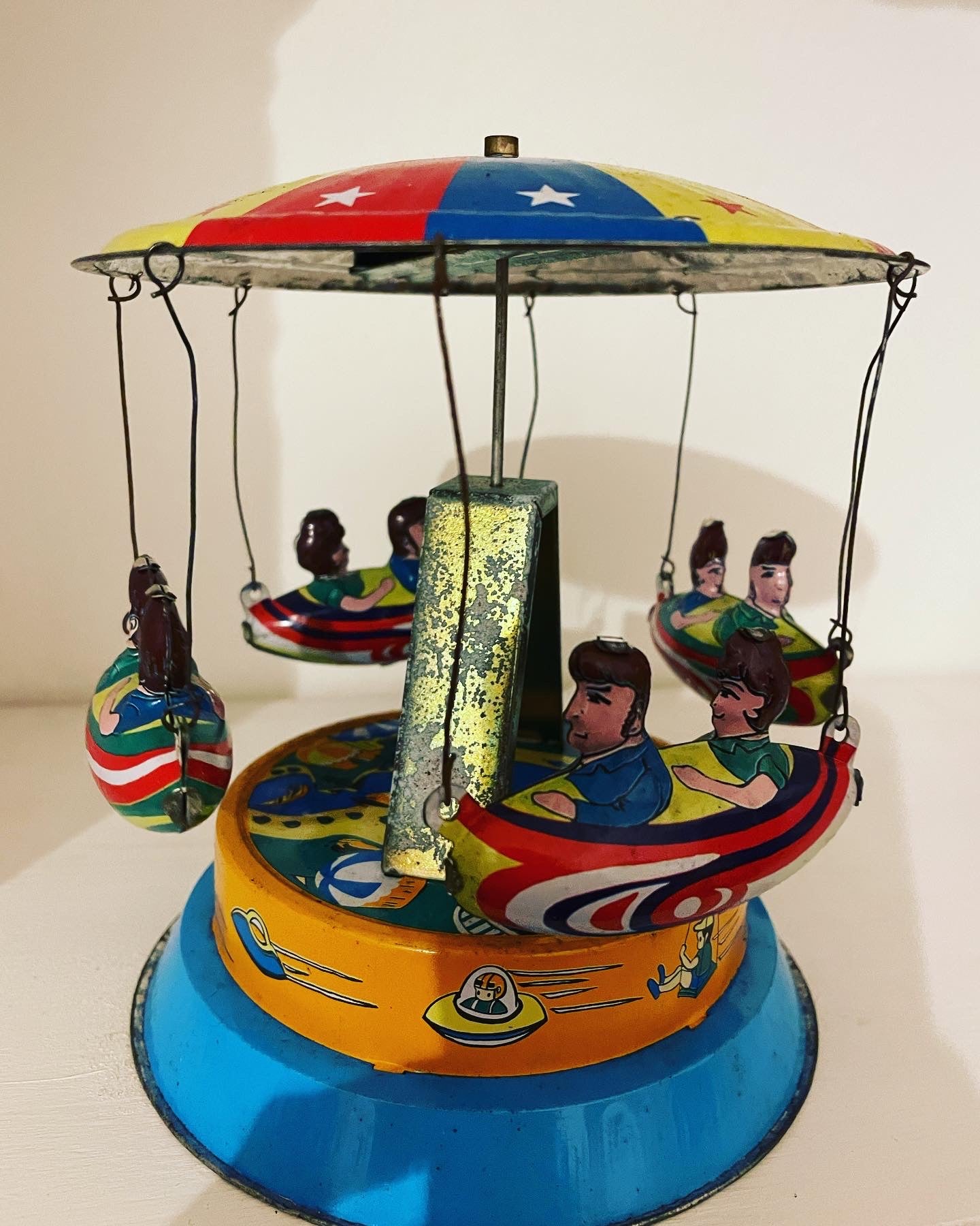 Toy carousel