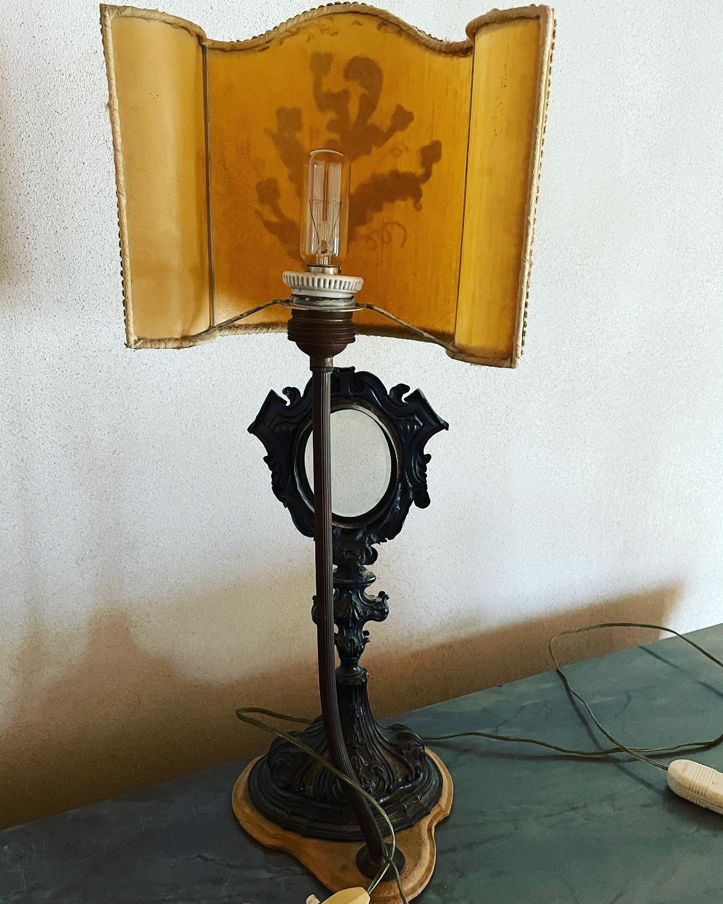 Lamp with monstrance