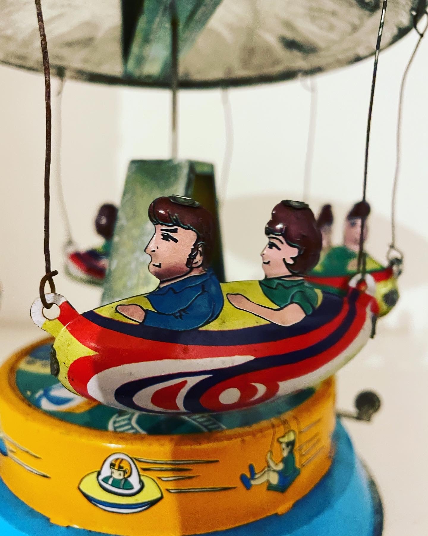 Toy carousel