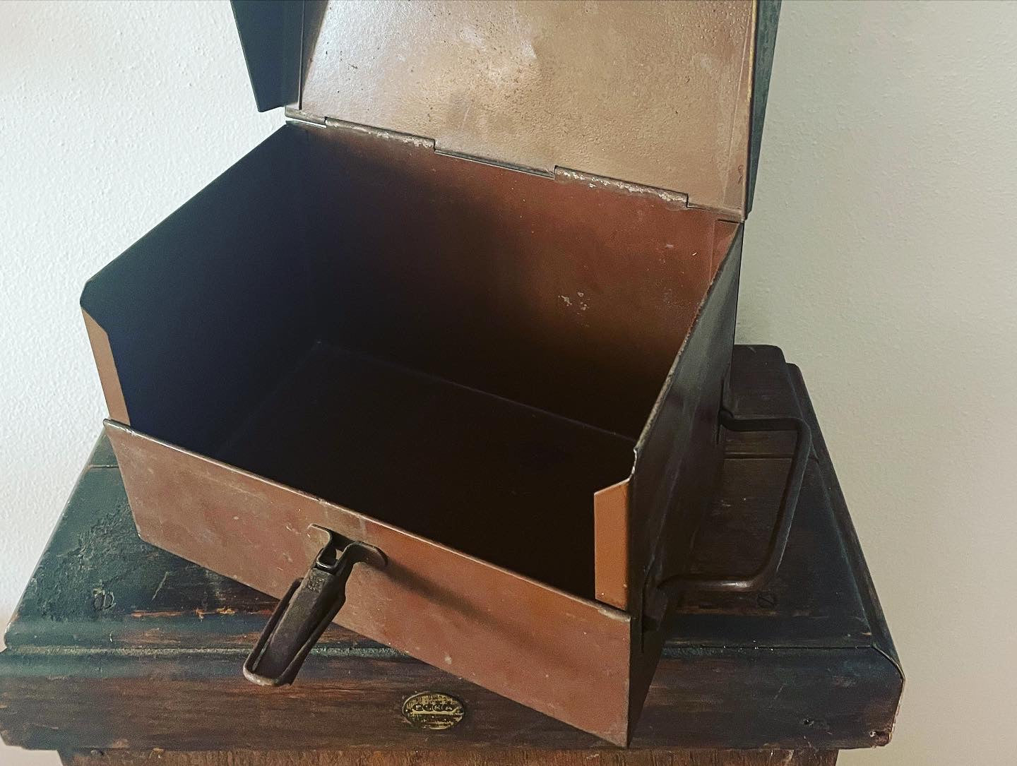 Ammunition box