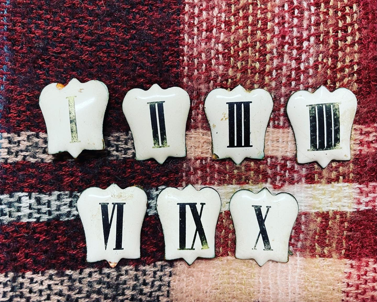 Roman numeral plates