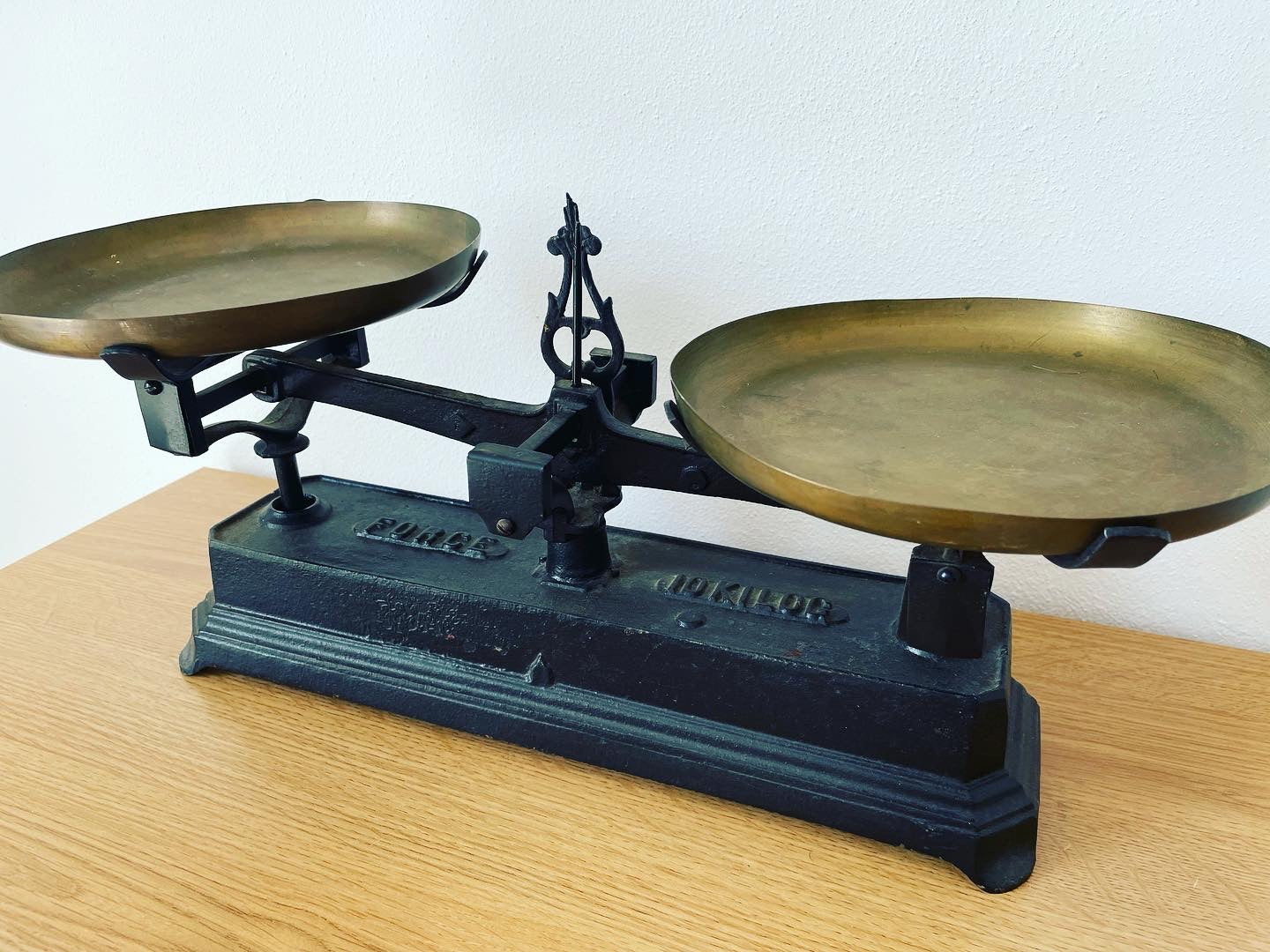 Antique scale 10kg