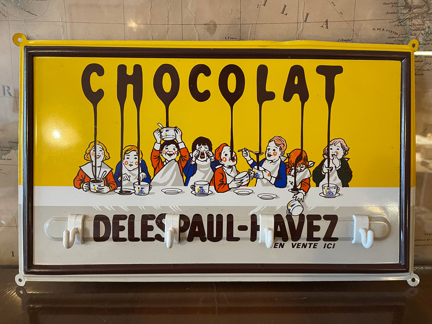 Chocolat hanger sign