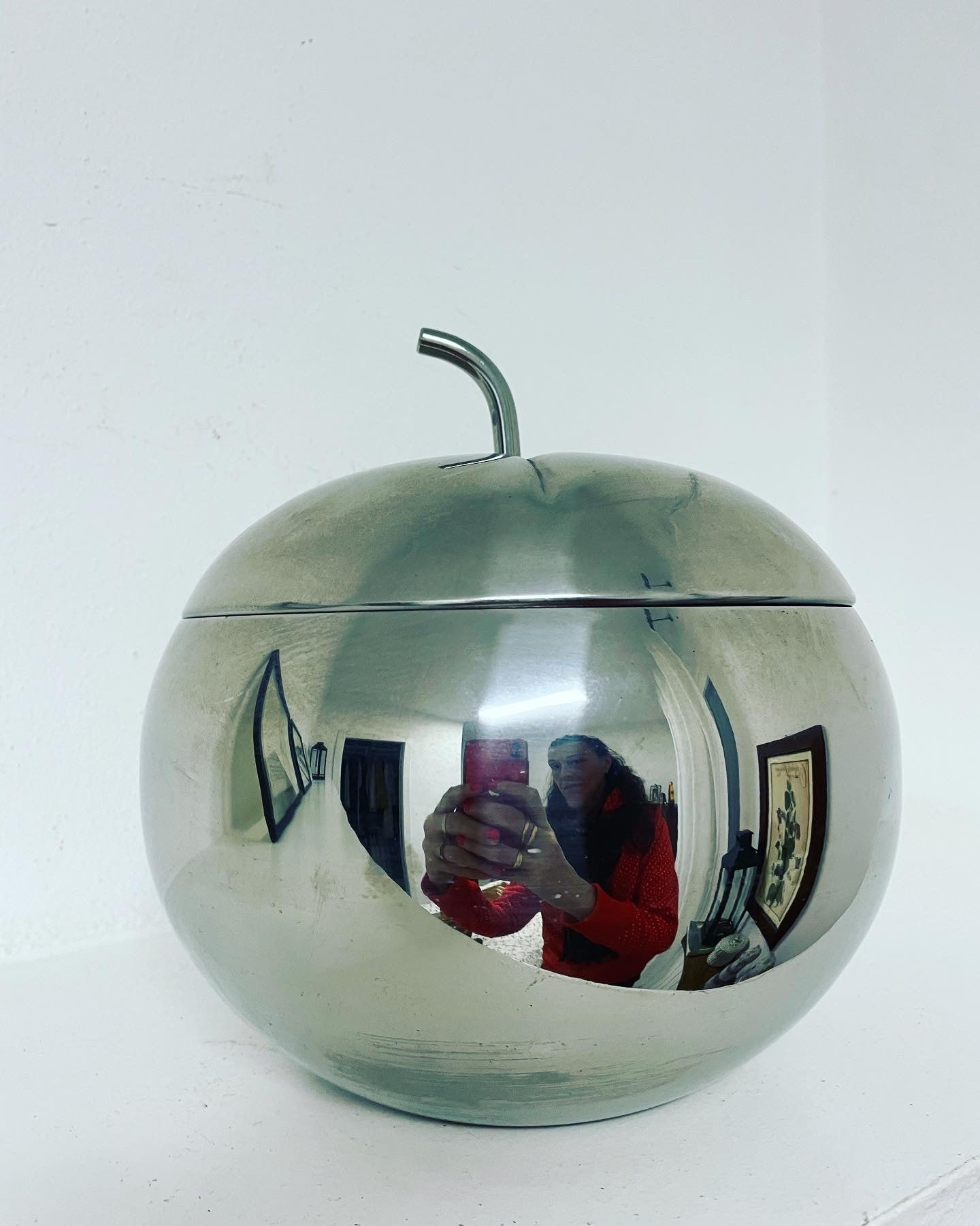 Apple bucket