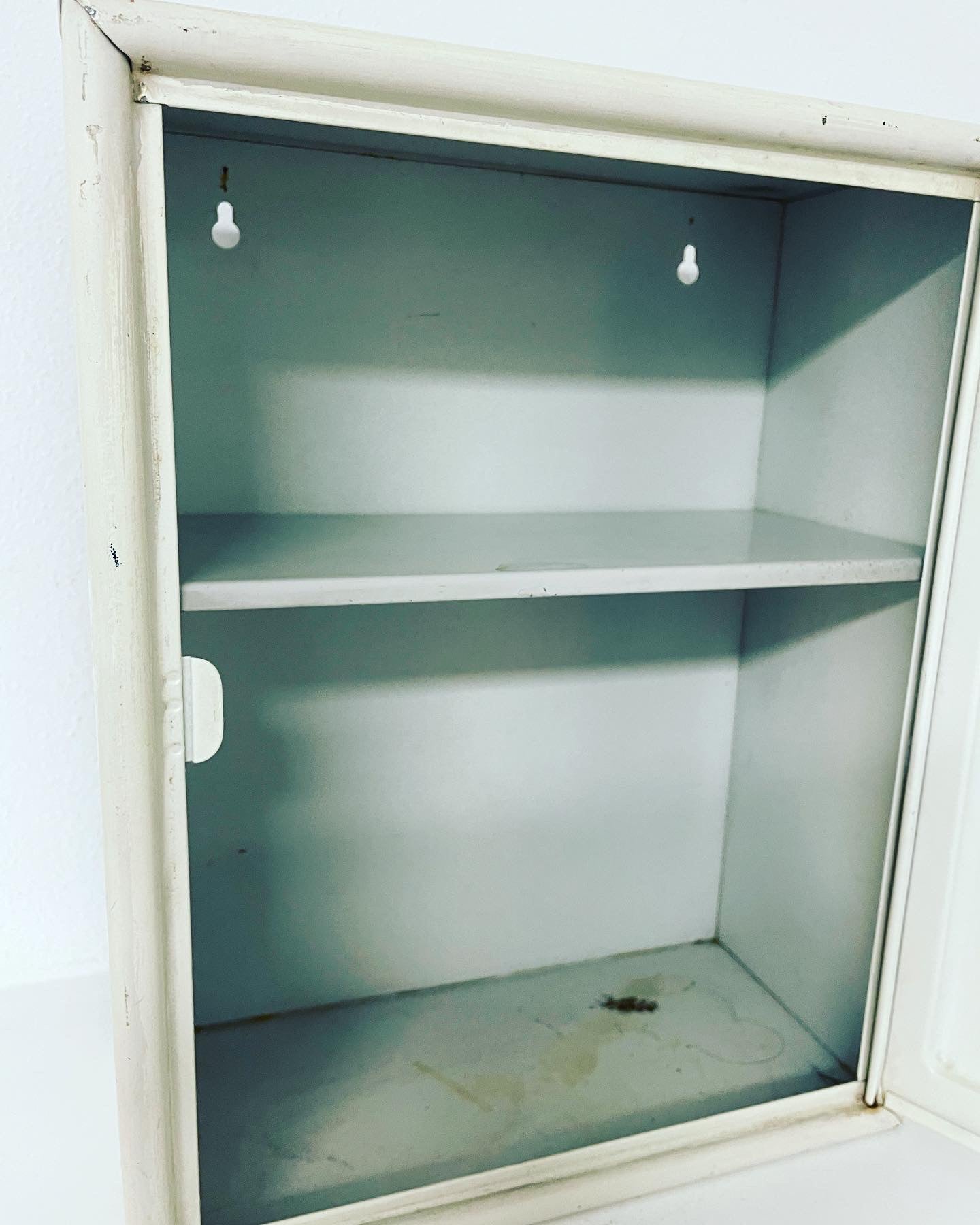 Pharmacy cabinet