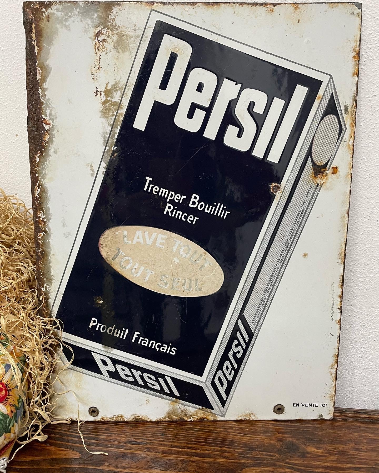 Persil antique enamel table