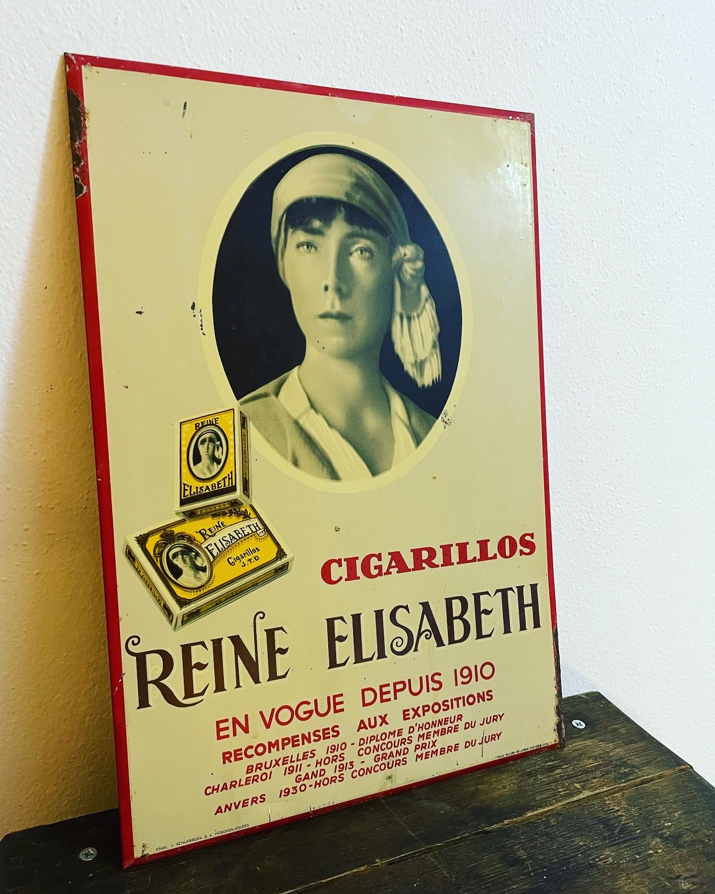 Reine Elisabeth cigarette sign