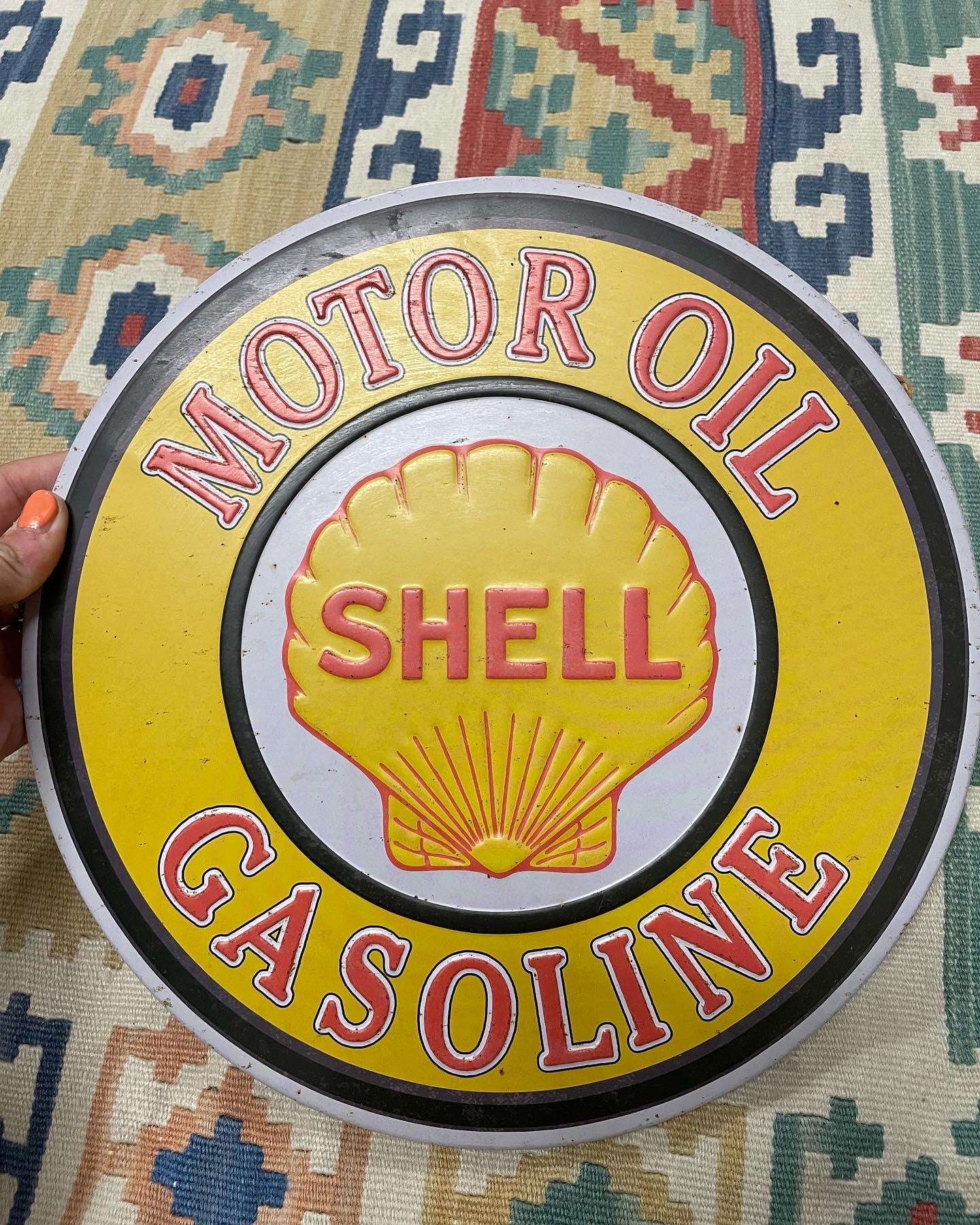 Shell Button Sign