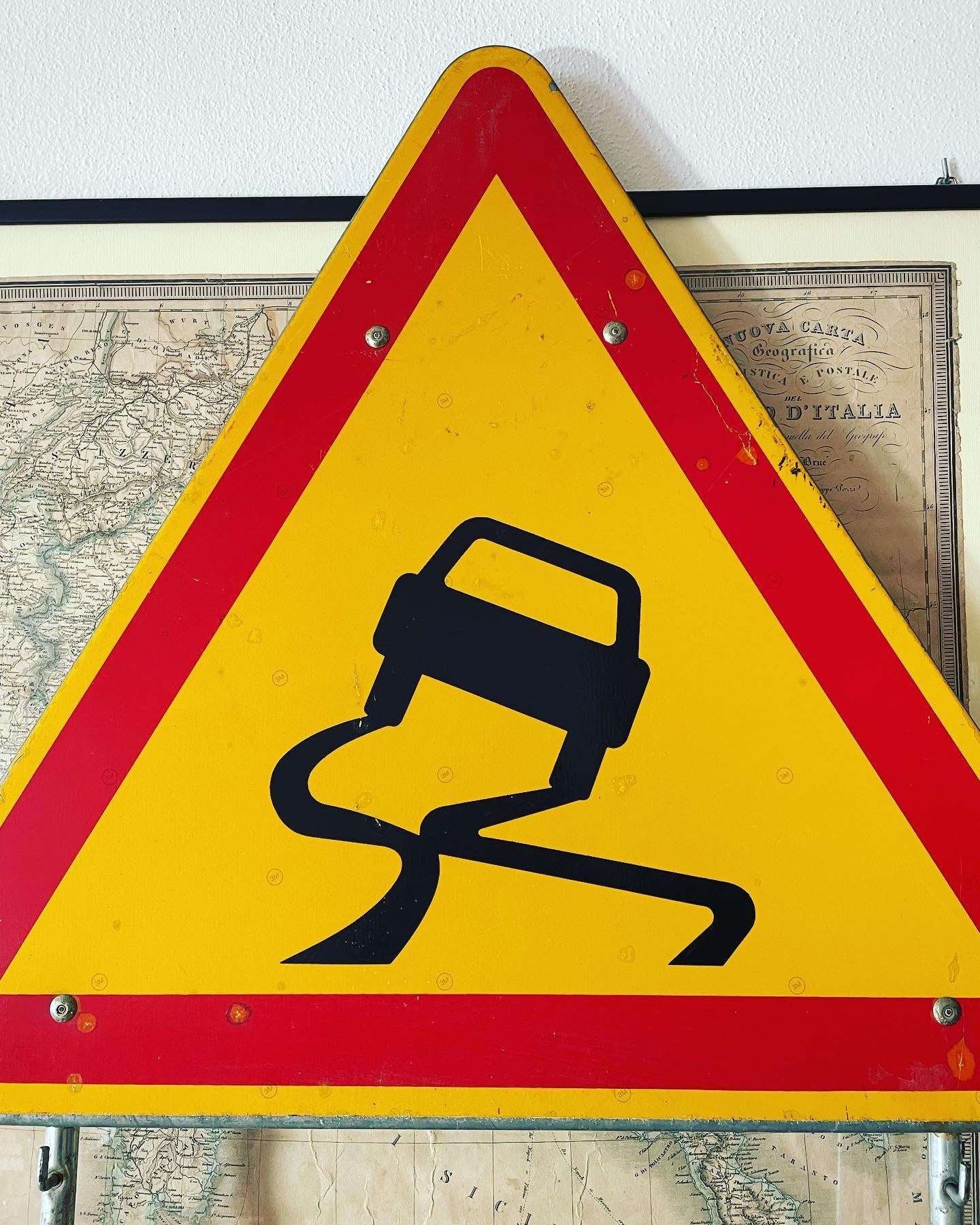 Slippery road sign