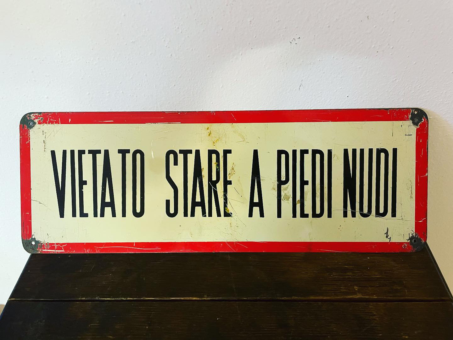 Divieto piedi nudi