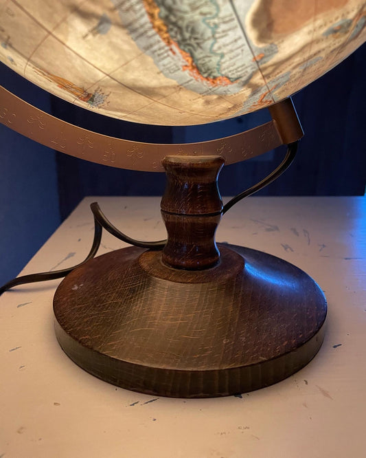 Globe lamp