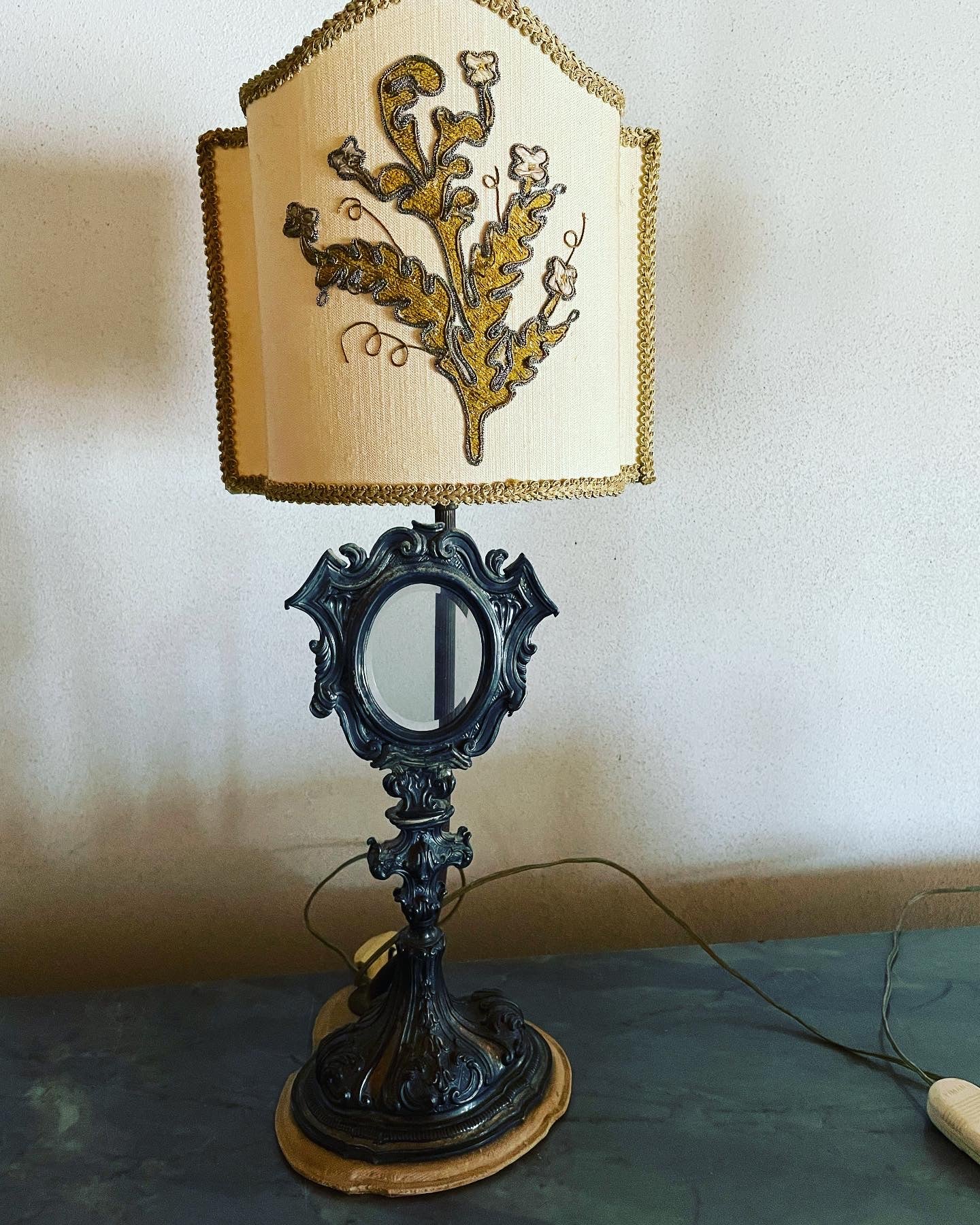 Lamp with monstrance