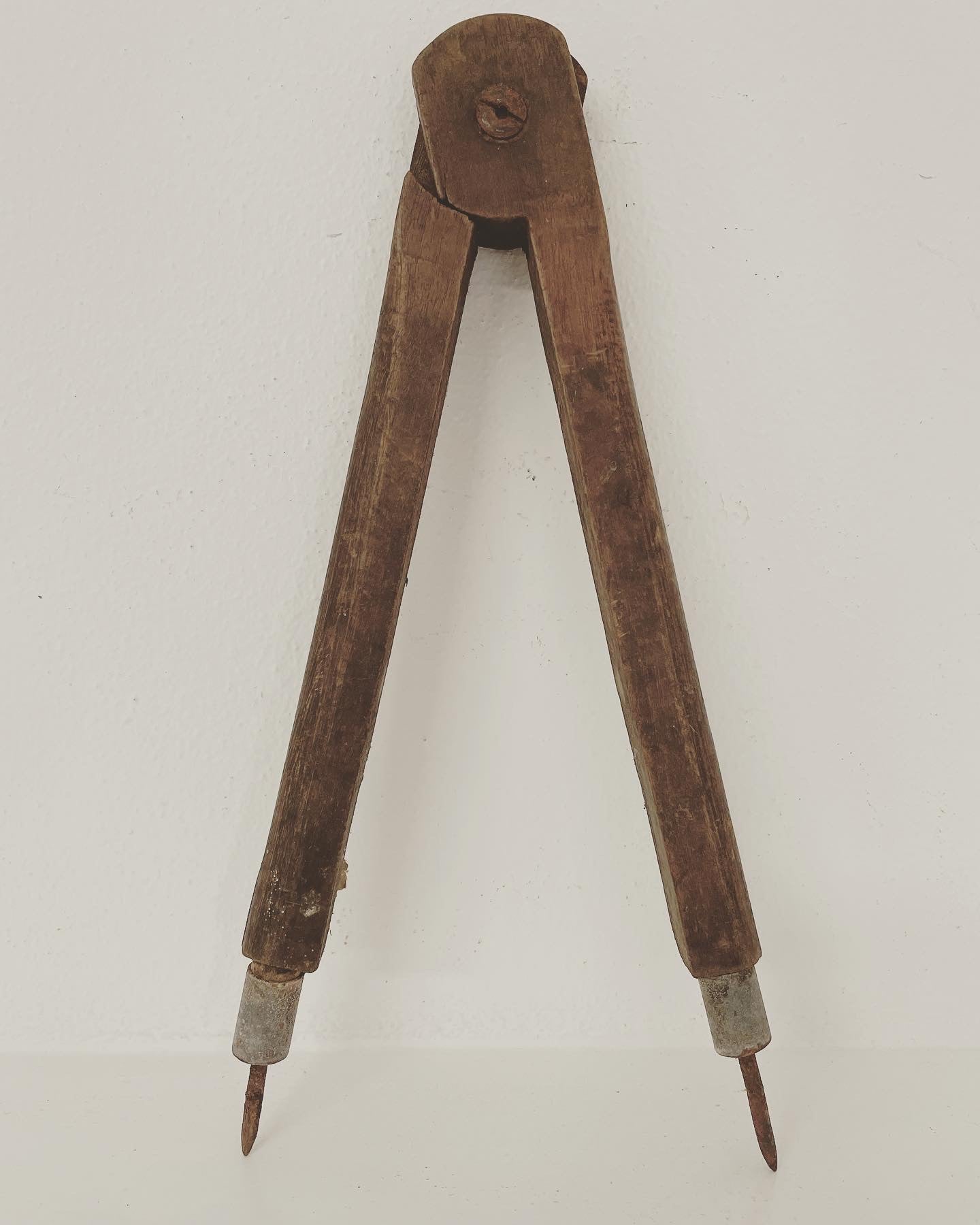 Carpenter's compass