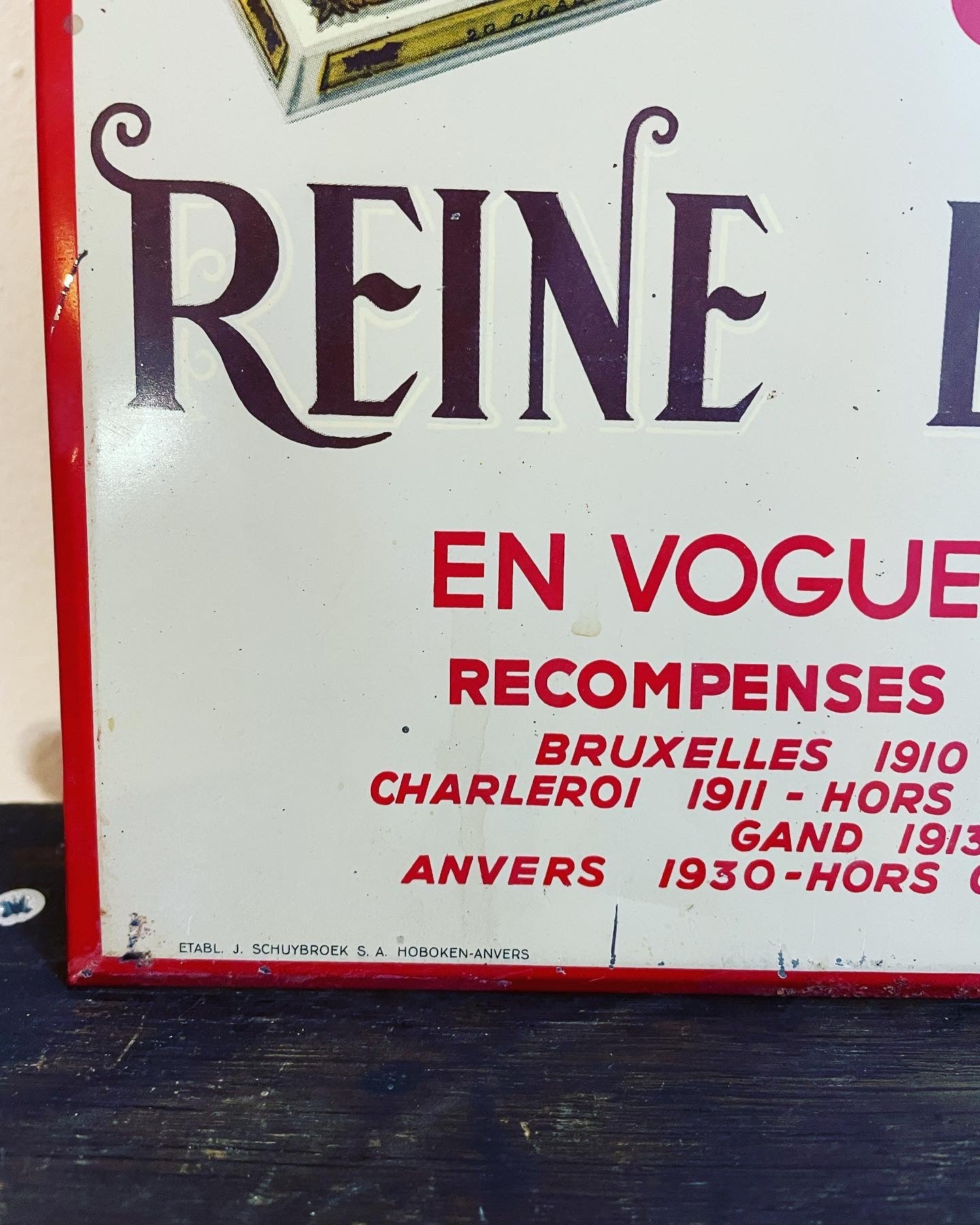 Reine Elisabeth cigarette sign