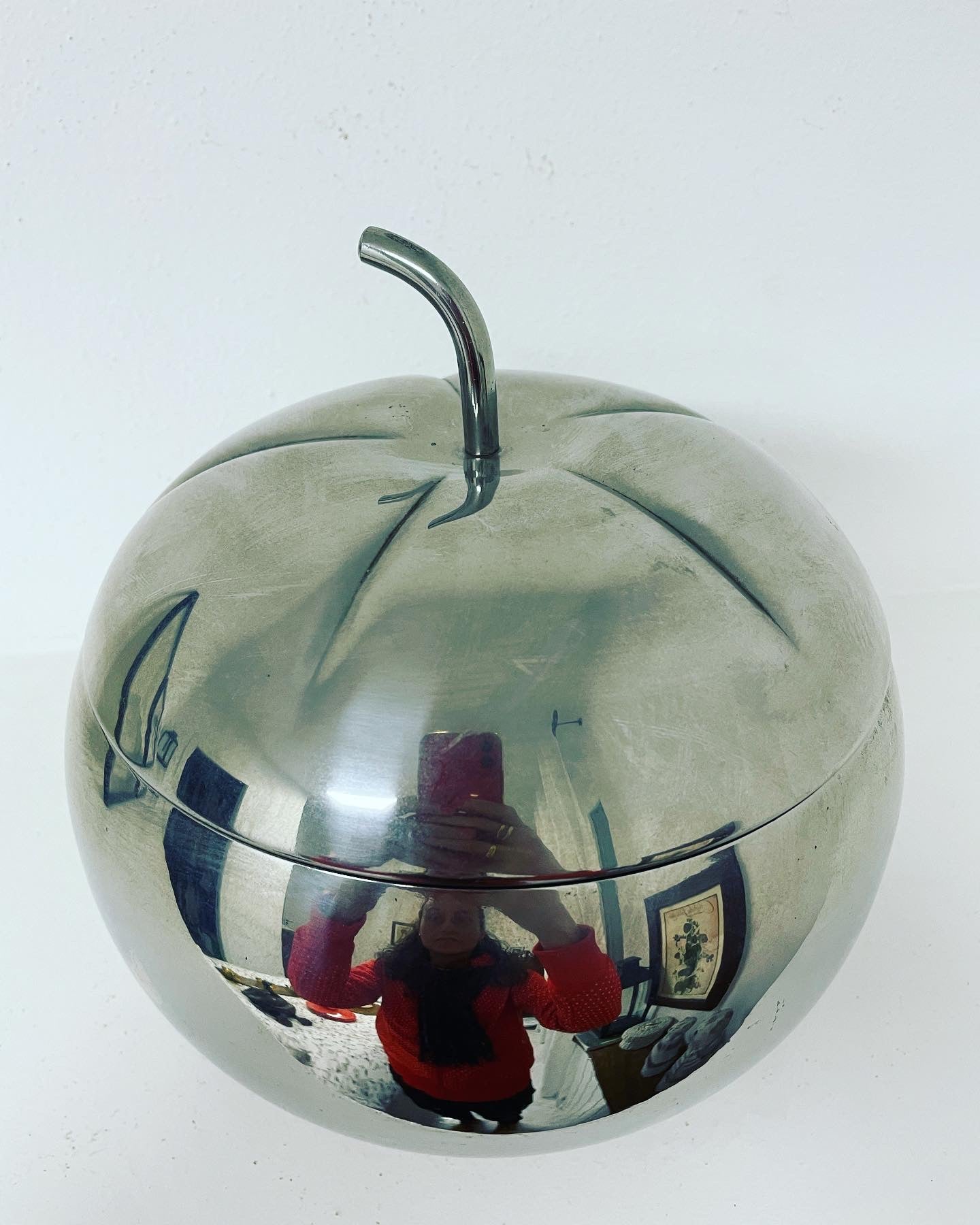 Apple bucket