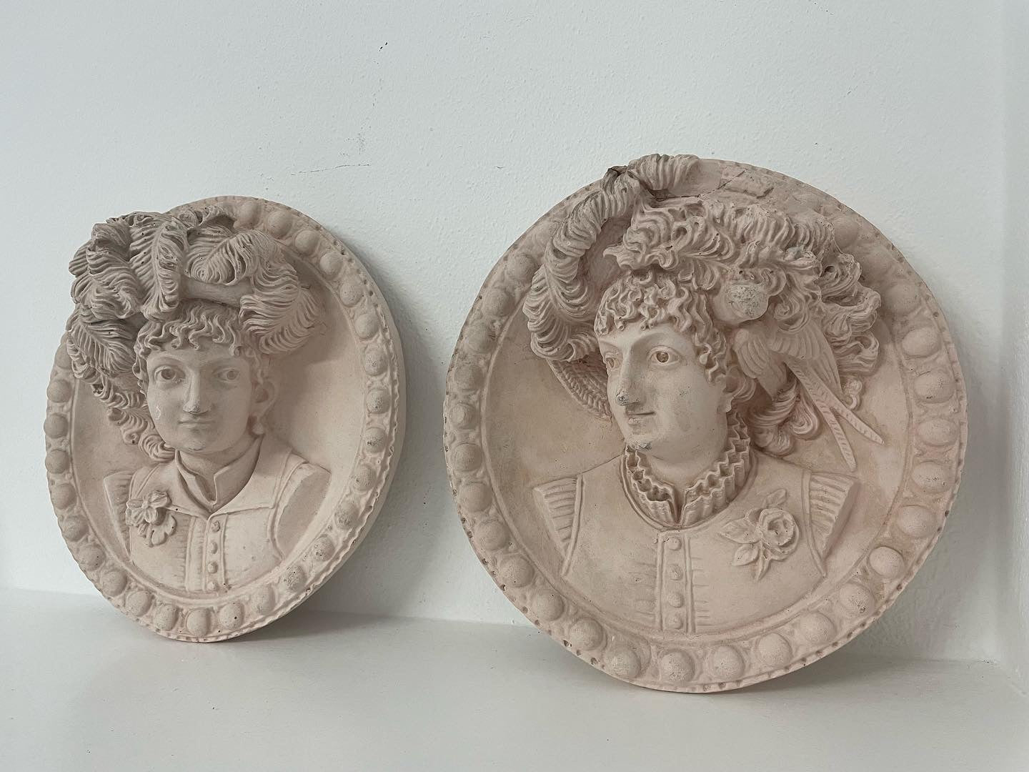 Plaster rounds portraits